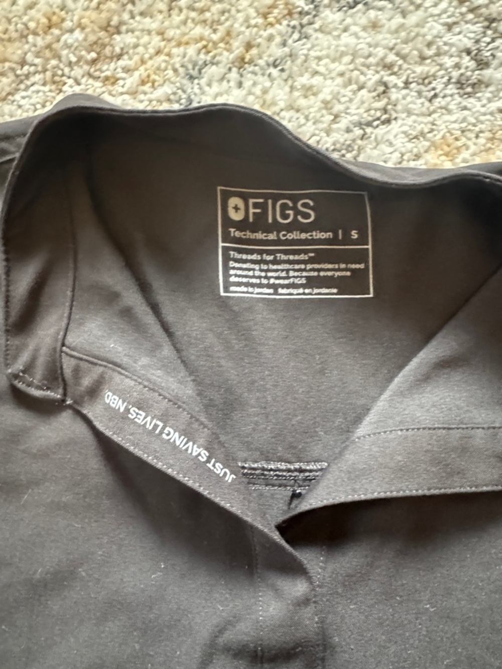 Figs women’s Black Sleeveless top - Picture 2 of 2
